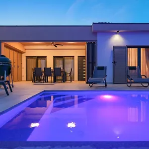 Nessi Villa