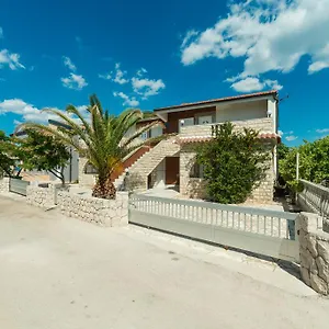  Apartment Lucica